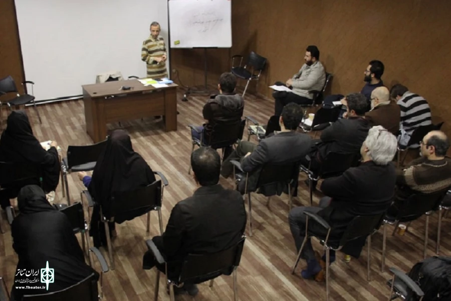 دومین نشست " اقتباس دراماتیک از قرآن " در حوزه هنری استان قم برگزار شد 2