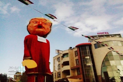 عروسک غول پیکر ترامپ در راهپیمایی  ۲۲ بهمن ماه قم