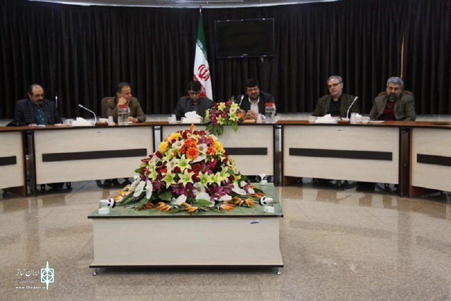 نشست صمیمی هنرمندان تئاتر با مدیر کل فرهنگ و ارشاد  اسلامی  استان قم  2