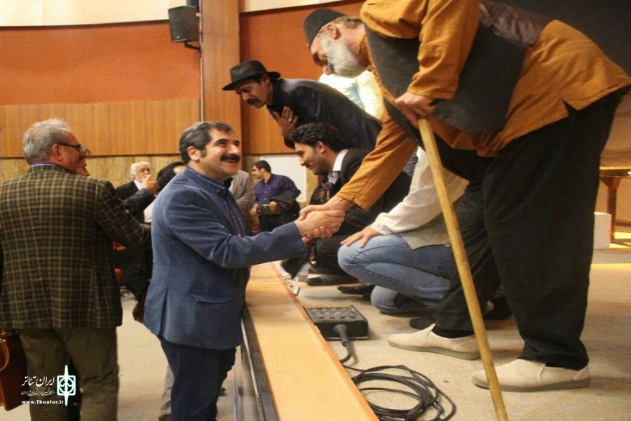 گزارش تصویری برگزاری اولین ورکشاپ تئاتر خیابانی و محیطی استان قم