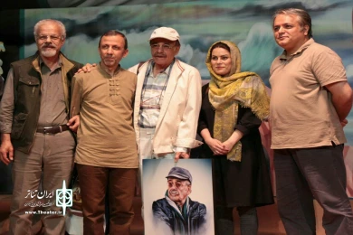 نمایش «سرگذشت ساحل سنگی» در قم روی صحنه رفت.