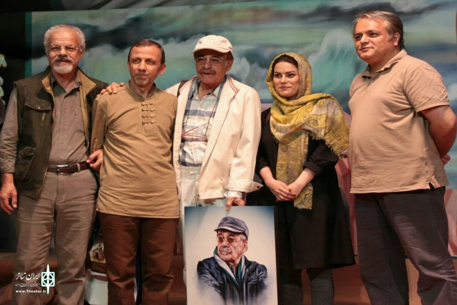 نمایش «سرگذشت ساحل سنگی» در قم روی صحنه رفت.