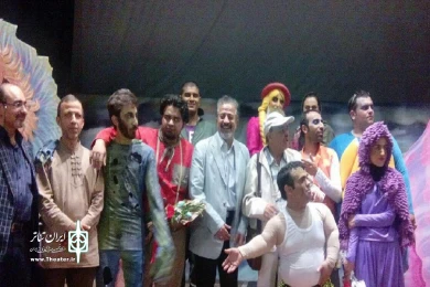 نمایش «سرگذشت ساحل سنگی» در قم روی صحنه رفت.
