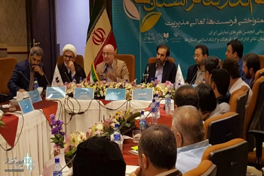 تئاتر می‌تواند فرزانگی را به جامعه تزریق کند 2