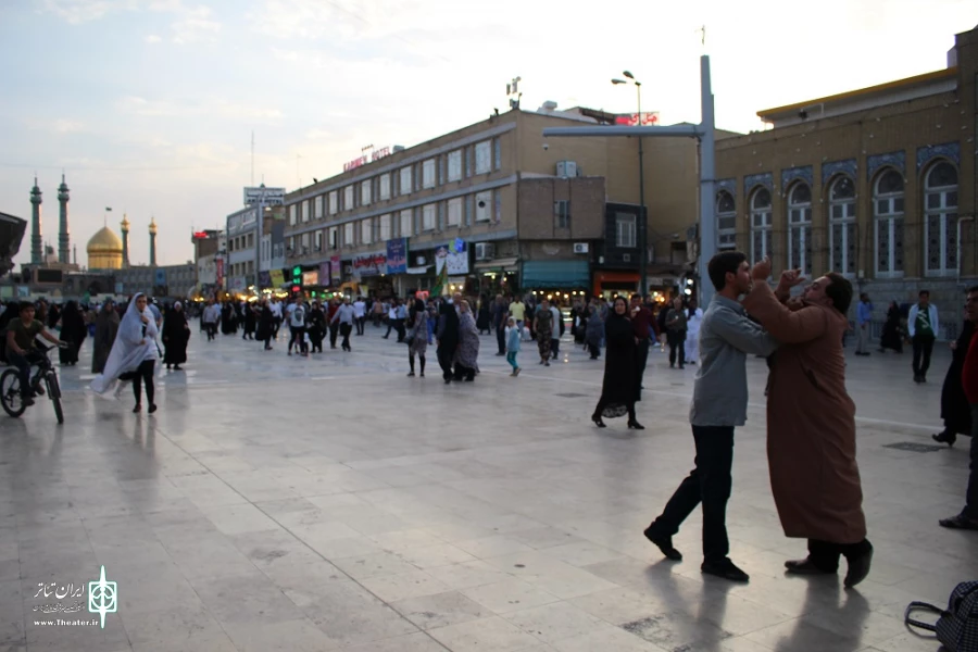 گزارش تصویری نمایش خیابانی «نان و نمک»