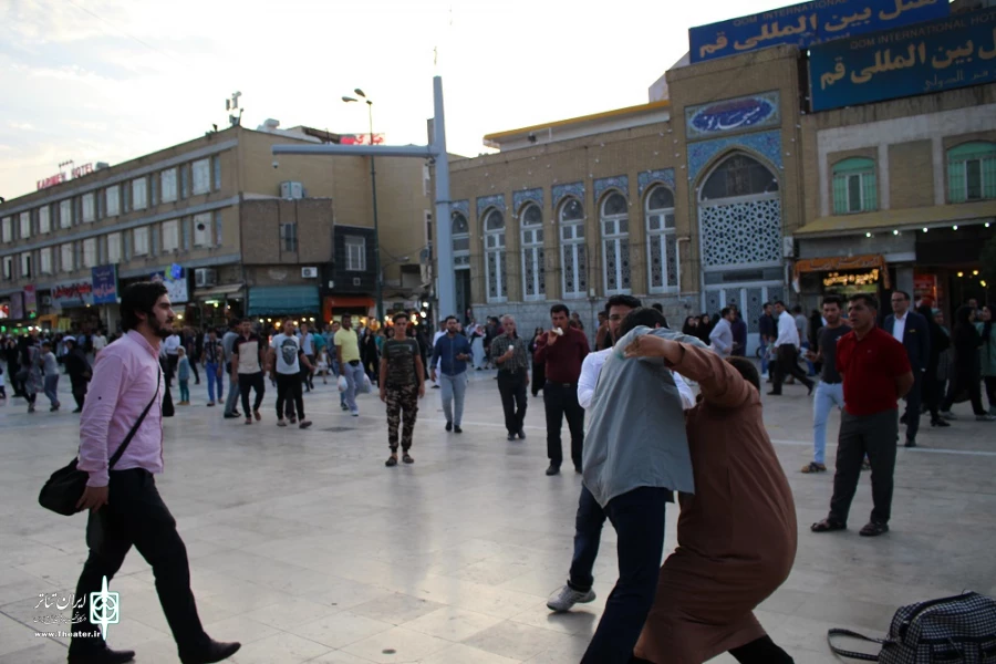 گزارش تصویری نمایش خیابانی «نان و نمک»