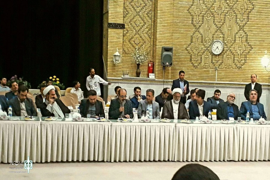 نشست وزیر فرهنگ و ارشاد اسلامی با فرهیختگان هنری استان قم  4