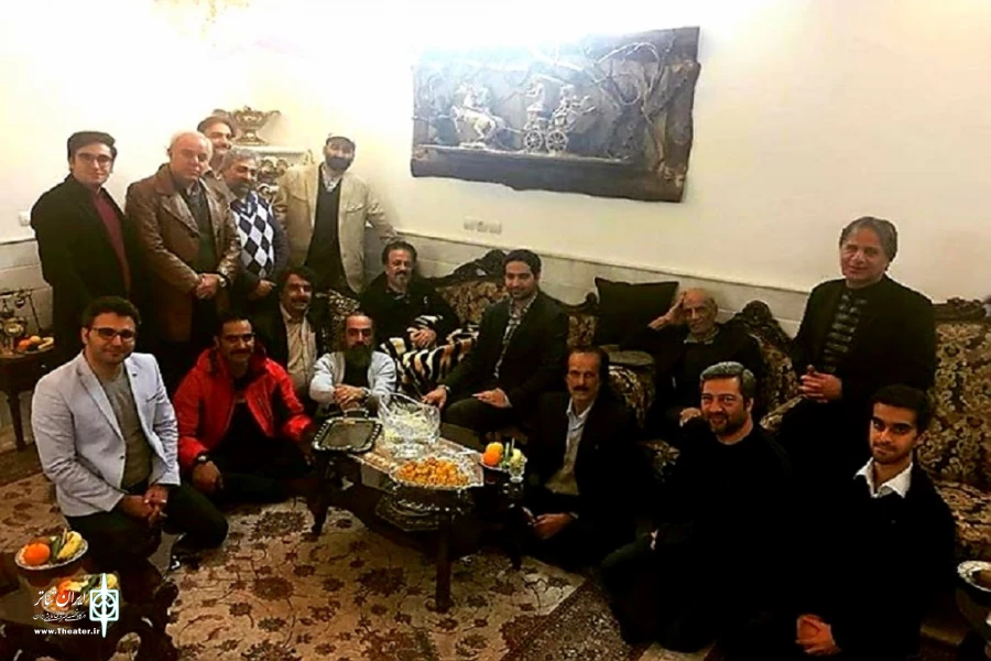 هنرمندان استان قم به دیدار محمد علی خبری، استاد و مدرس دانشگاه رفتند 2