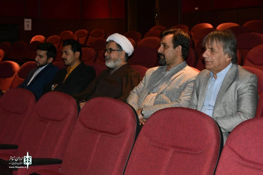 مدیر عامل انجمن هنرهای نمایشی ایران در قم به تماشای نمایش آیینی «حنانه»  نشست 3