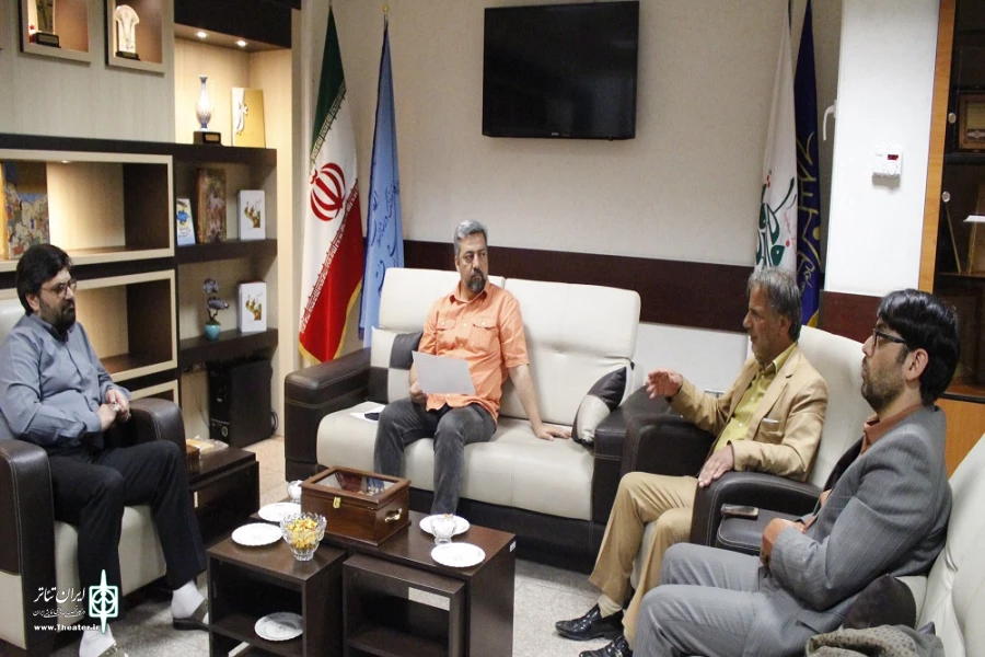 در نشست شورای سیاست گذاری تئاتر استان قم دبیر بیستمین جشنواره تئاتر استانی معرفی شد 3