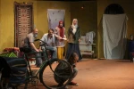نمایش «گامی در دوزخ، گامی در بهشت» در قم روی صحنه رفت 4