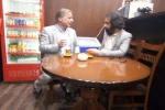 رئیس انجمن هنرهای نمایشی از نمایش «سِرِّ سوت کشدار سر آشپز» دیدن کرد 3