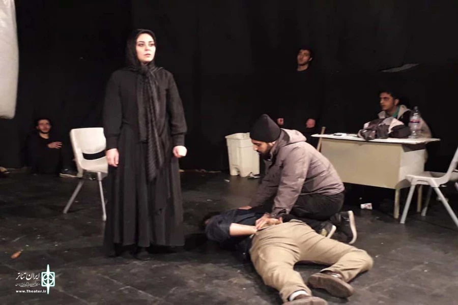 نمایش " پنج متری اول ، بن بست سوم " مورد بازبینی قرار گرفت 2
