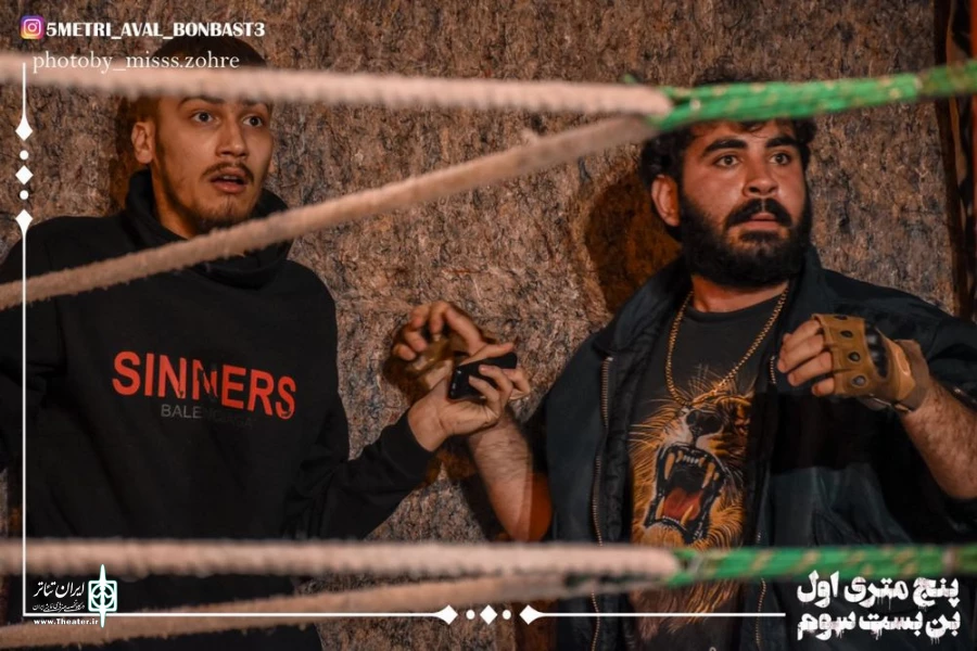 نمایش " پنج متری اول ، بن بست سوم " در خانه نمایش ماه به روی صحنه رفت 6