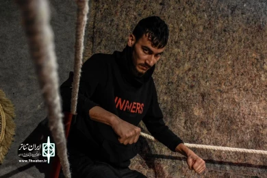 نمایش " پنج متری اول ، بن بست سوم "