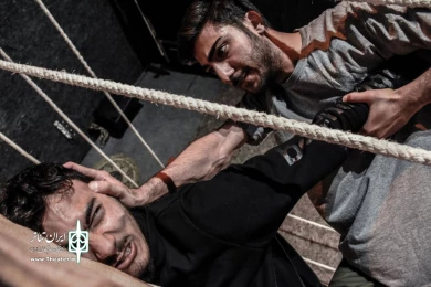 نمایش " پنج متری اول ، بن بست سوم "