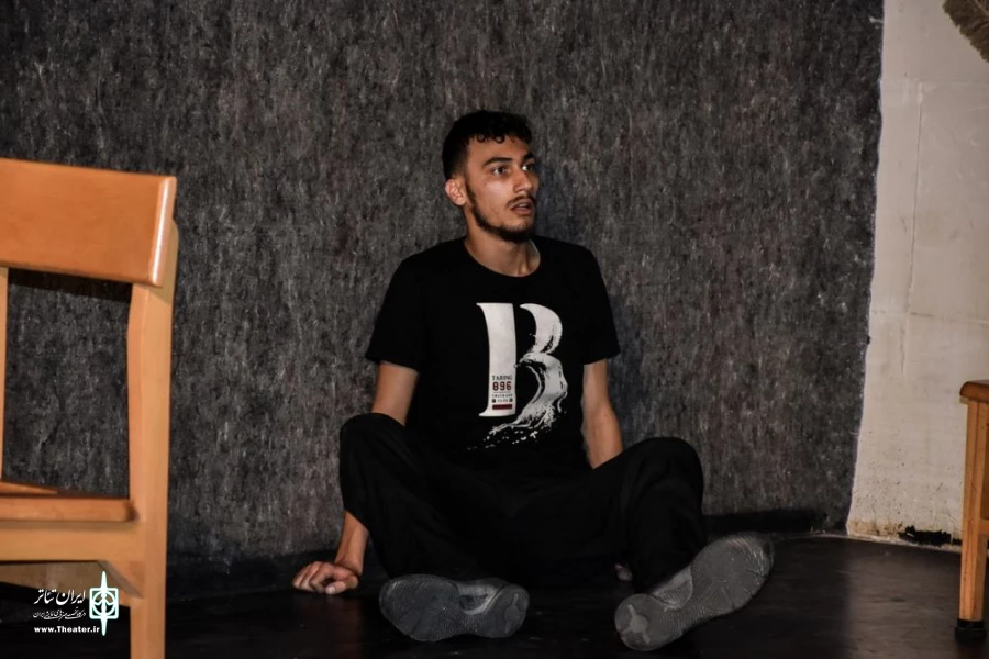 نمایش " پنج متری اول ، بن بست سوم "