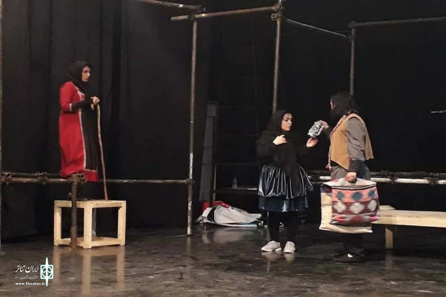 نمایش " خاله ادیسه " در خانه نمایش قم اجرا می شود 2