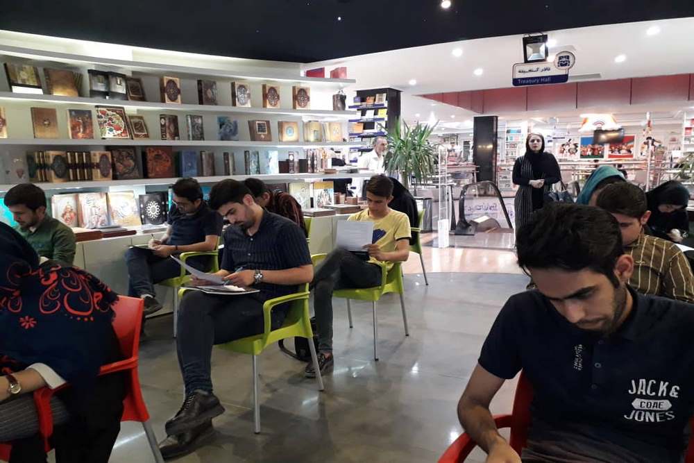 توسط انجمن هنرهای نمایشی استان قم و فروشگاه دنیای کتاب

اولین آزمون مسابقه ی «کتابخوان» در قم برگزار شد