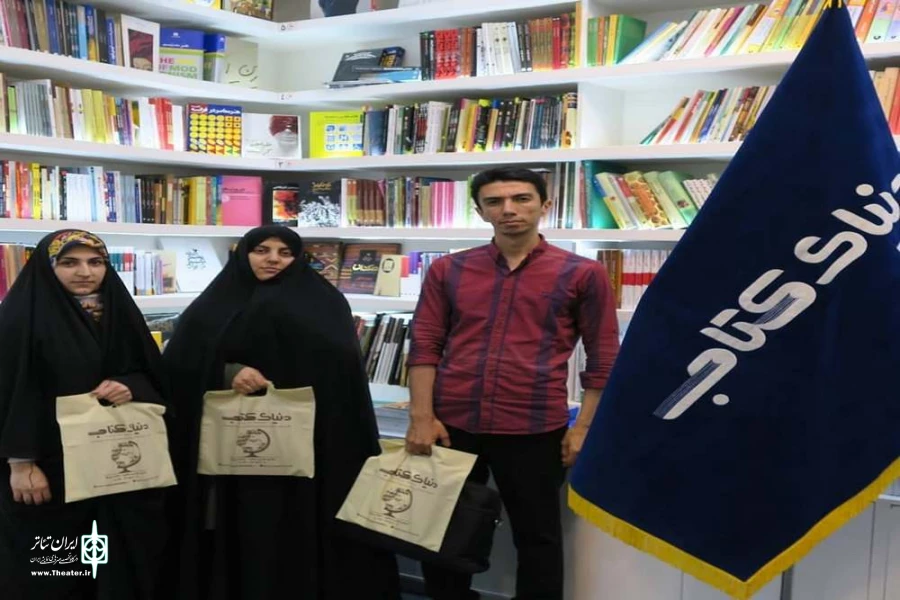 جوایز برگزیدگان اولین مسابقه ی طرح " کتابخوان " اهدا شد 2