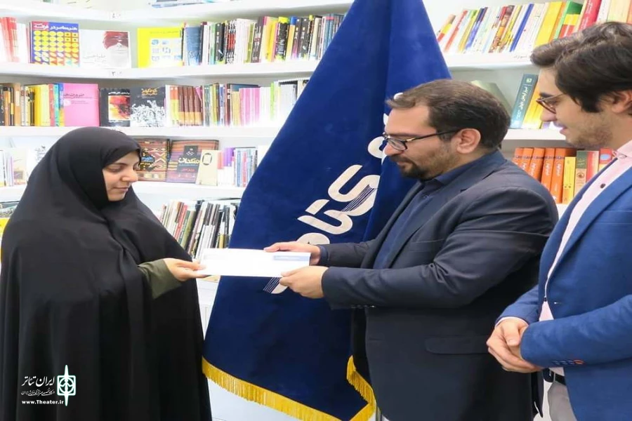 جوایز برگزیدگان اولین مسابقه ی طرح " کتابخوان " اهدا شد 2