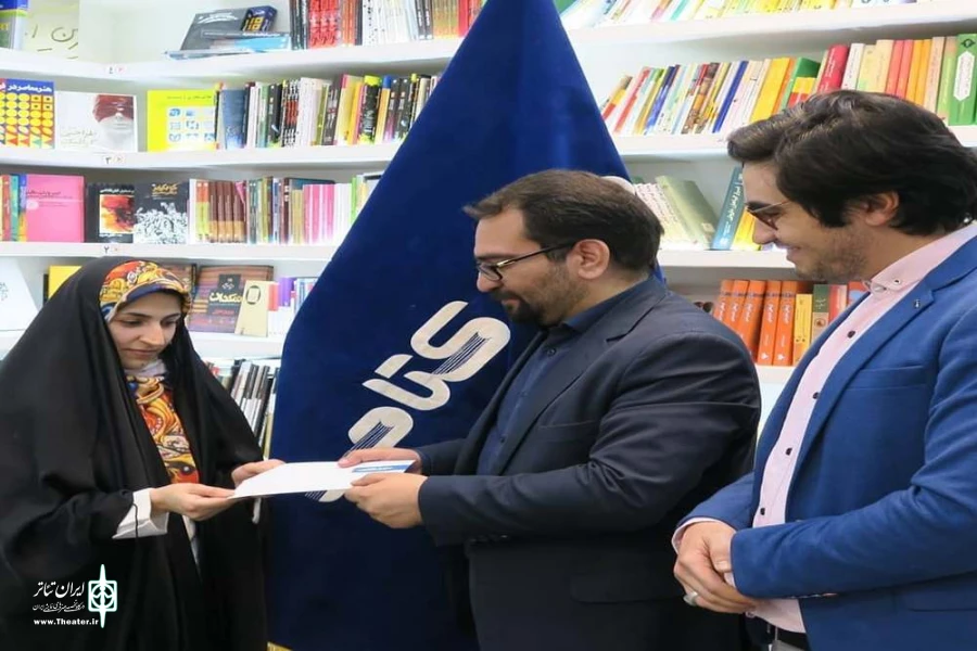 جوایز برگزیدگان اولین مسابقه ی طرح " کتابخوان " اهدا شد 2