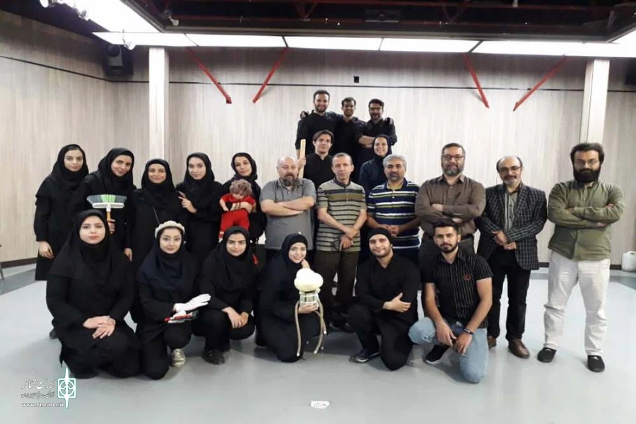 نمایش " ویروسی در سرزمین سلامتی " مورد بازبینی قرار گرفت 2