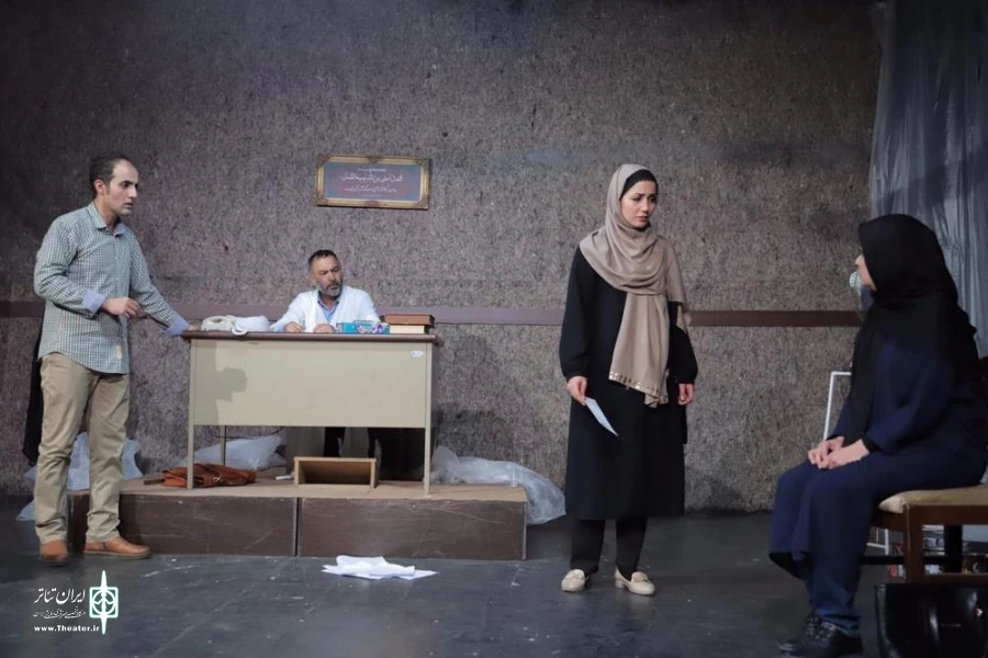 نمایش " از دست او " در خانه نمایش ماه قم به روی صحنه رفت 2