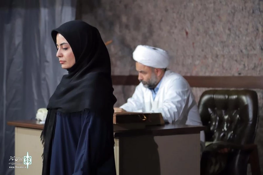 نمایش " از دست او " در خانه نمایش ماه قم به روی صحنه رفت 5