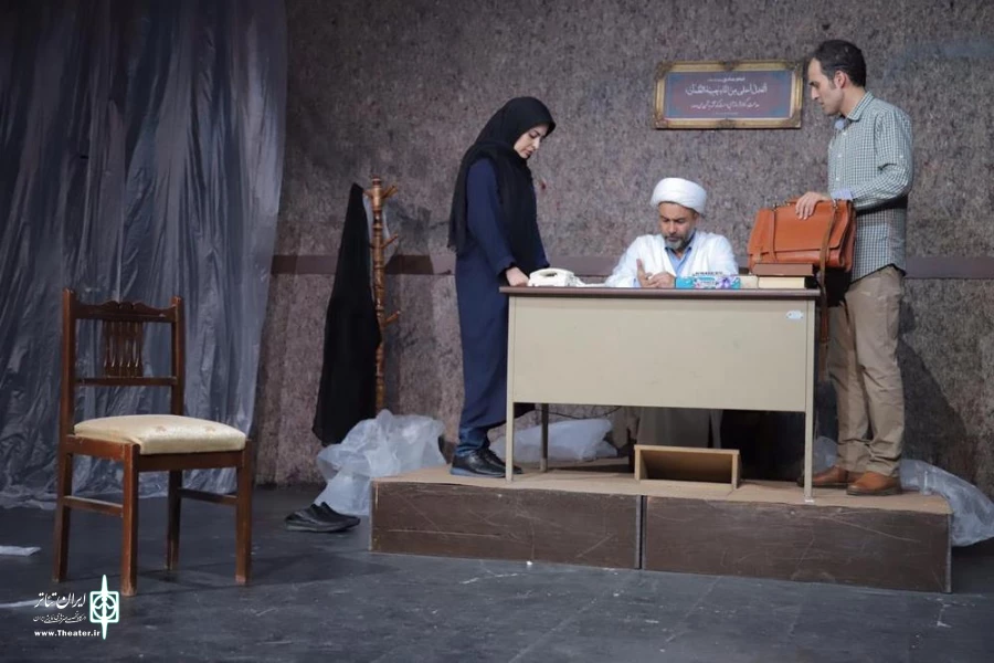 نمایش " از دست او "