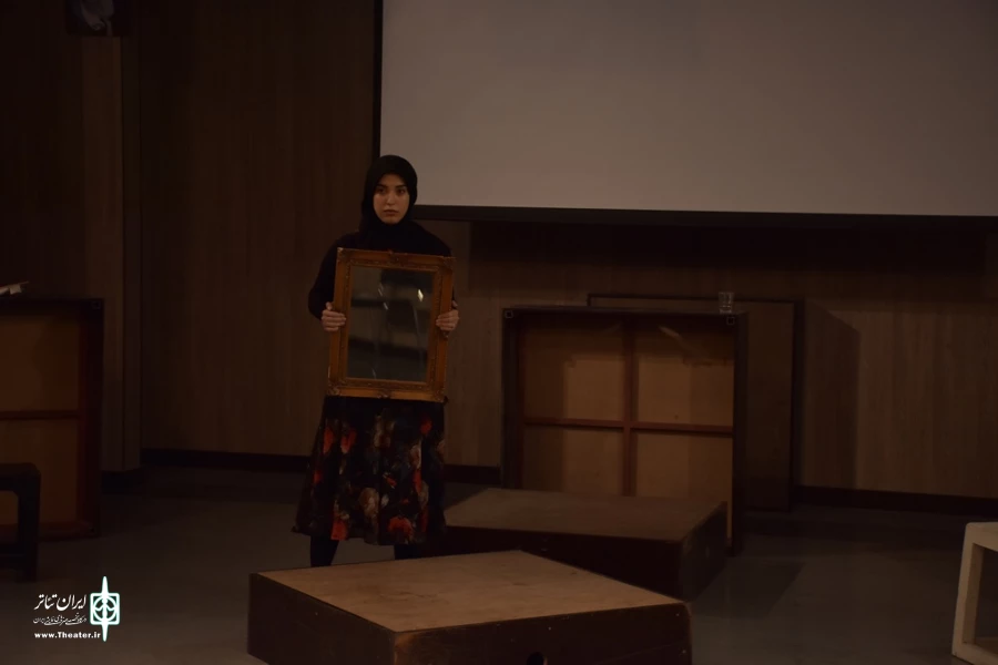 نمایش : خانه جدید
کارگردان : حدیث صابری / عکاس : زهره خانی