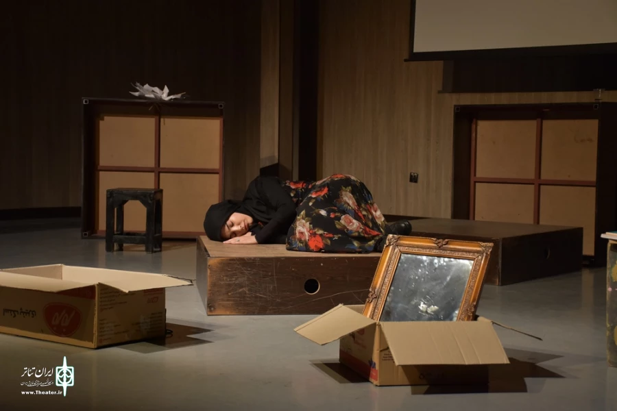 نمایش : خانه جدید
کارگردان : حدیث صابری / عکاس : زهره خانی