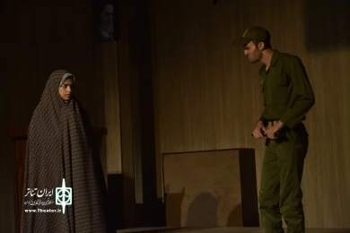 نمایش : پشت کلانتری ، کوچه اول ، تیر چراغ برق /
کارگردان : امین علوی نیا / عکاس : زهره خانی