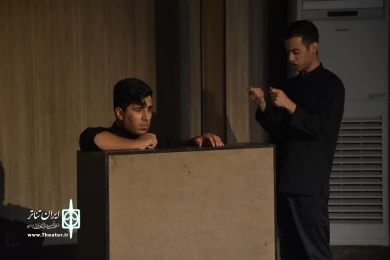 نمایش : دو متر در دو متر جنگ /
کارگردان : مسعود عابدینی / عکاس : زهره خانی