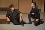 نمایش : دو متر در دو متر جنگ /
کارگردان : مسعود عابدینی / عکاس : زهره خانی