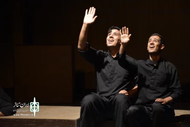 نمایش : دو متر در دو متر جنگ /
کارگردان : مسعود عابدینی / عکاس : زهره خانی
