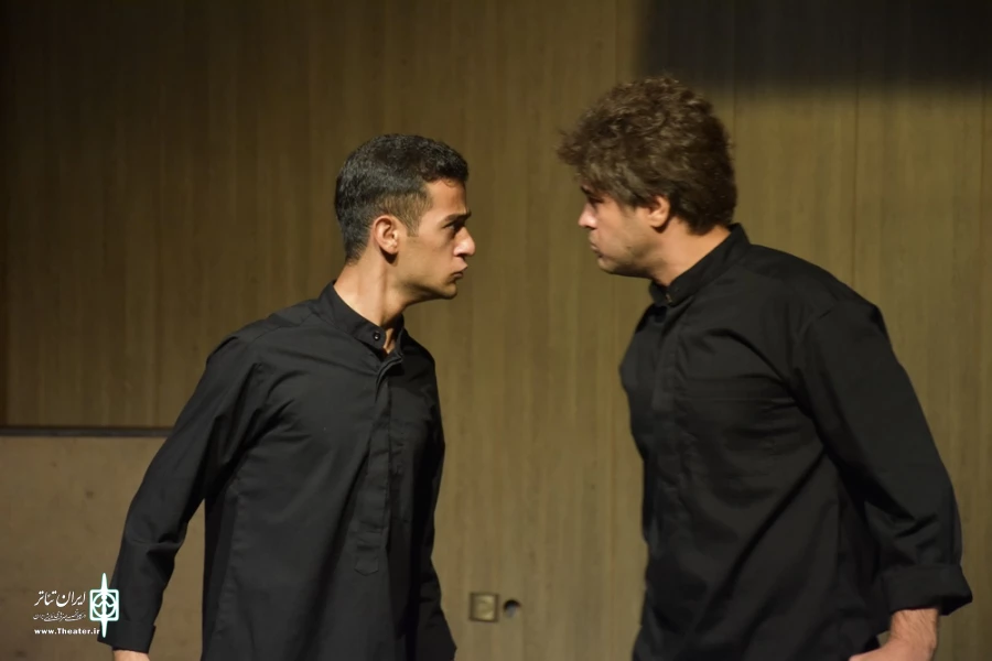 نمایش : دو متر در دو متر جنگ /
کارگردان : مسعود عابدینی / عکاس : زهره خانی