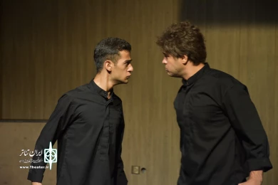 نمایش : دو متر در دو متر جنگ /
کارگردان : مسعود عابدینی / عکاس : زهره خانی