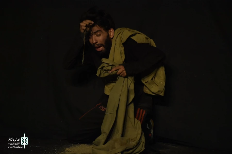 نمایش : وداع با اسلحه /
کارگردان : شاهین سلطانی / عکاس : زهره خانی