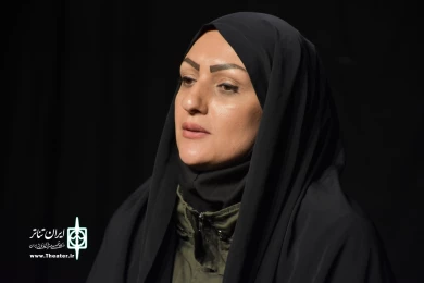 نمایش : سمفونی روی گدازه های آتشفشان تلخ /
کارگردان : کیارش کوهگیوی ، عبدالوهاب حقیقی / عکاس : زهره خانی