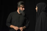 نمایش : سمفونی روی گدازه های آتشفشان تلخ /
کارگردان : کیارش کوهگیوی ، عبدالوهاب حقیقی / عکاس : زهره خانی