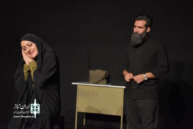 نمایش : سمفونی روی گدازه های آتشفشان تلخ /
کارگردان : کیارش کوهگیوی ، عبدالوهاب حقیقی / عکاس : زهره خانی