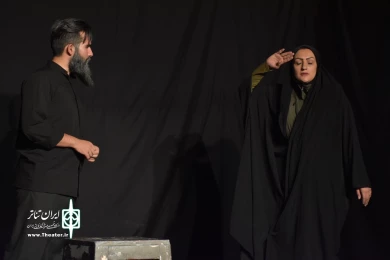 نمایش : سمفونی روی گدازه های آتشفشان تلخ /
کارگردان : کیارش کوهگیوی ، عبدالوهاب حقیقی / عکاس : زهره خانی