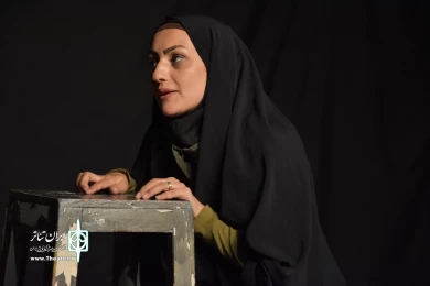 نمایش : سمفونی روی گدازه های آتشفشان تلخ /
کارگردان : کیارش کوهگیوی ، عبدالوهاب حقیقی / عکاس : زهره خانی