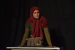 نمایش : سمفونی روی گدازه های آتشفشان تلخ /
کارگردان : کیارش کوهگیوی ، عبدالوهاب حقیقی / عکاس : زهره خانی