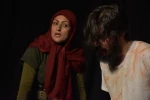 نمایش : سمفونی روی گدازه های آتشفشان تلخ /
کارگردان : کیارش کوهگیوی ، عبدالوهاب حقیقی / عکاس : زهره خانی