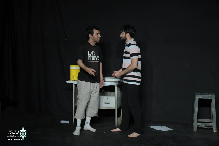 نمایش : طبقه چهارم /
کارگردان : هادی شمس / عکاس : زهره خانی