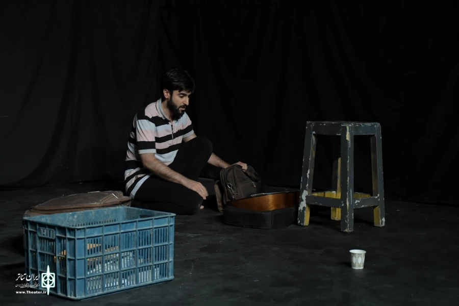 نمایش : طبقه چهارم /
کارگردان : هادی شمس / عکاس : زهره خانی