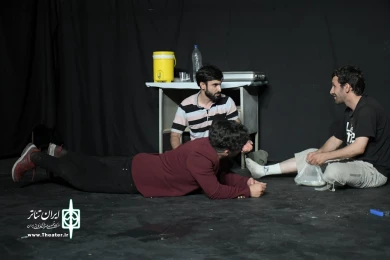 نمایش : طبقه چهارم /
کارگردان : هادی شمس / عکاس : زهره خانی