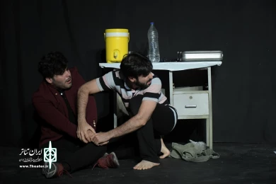 نمایش : طبقه چهارم /
کارگردان : هادی شمس / عکاس : زهره خانی